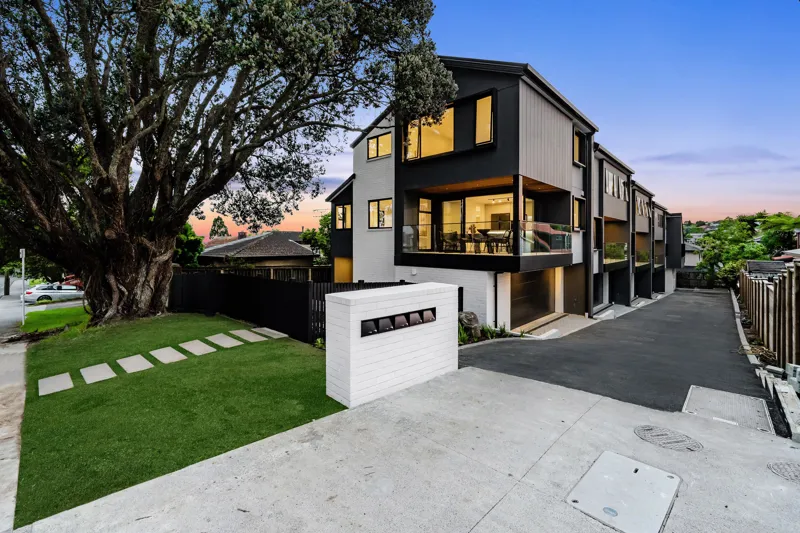 William Ave Townhouse Modern City Living